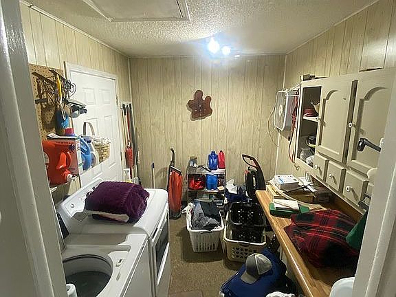 2nd image of 8815 SE 90th St
