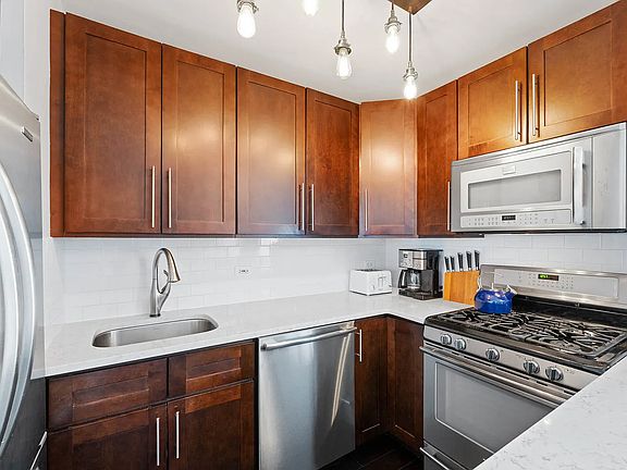 4th image of 301 E 87th St APT 21E