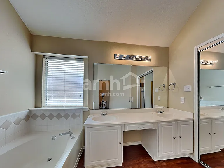 3021 Avery Ln — Photo 10