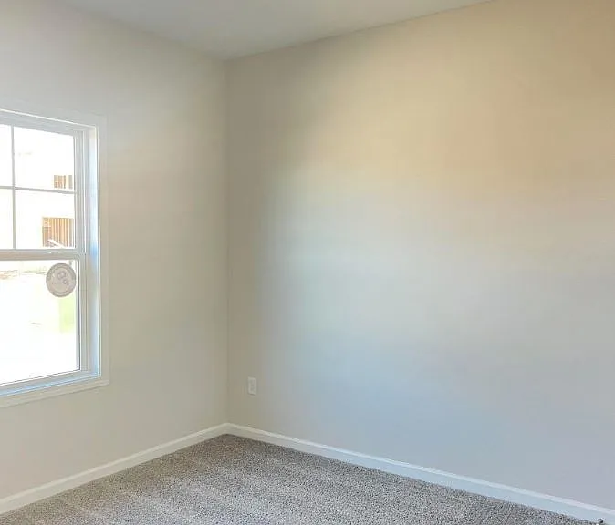405 Griffon Dr — Photo 9