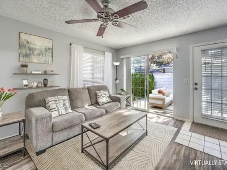2132 Petersham Ct #D — Photo 3