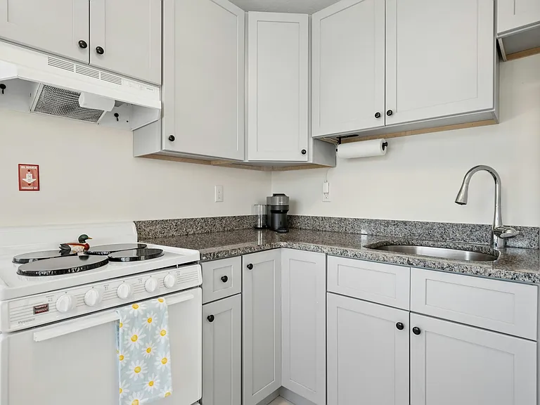 81B Jolicoeur Ave #B — Photo 10