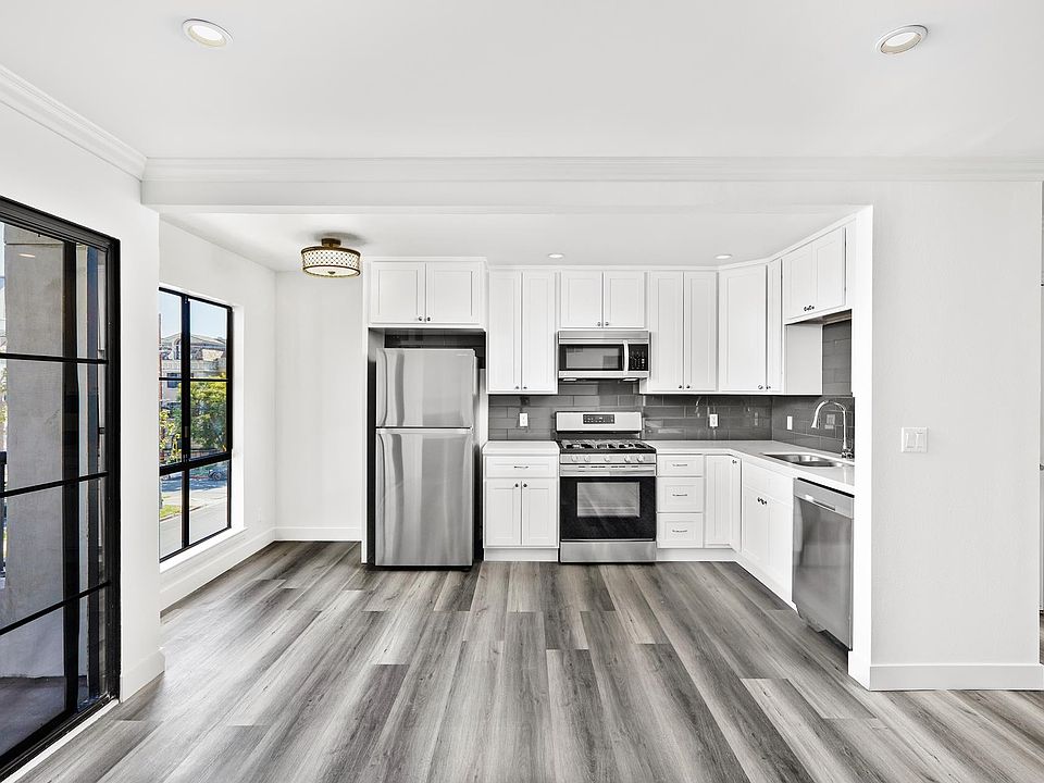 1st image of 909 N Croft Ave APT 301