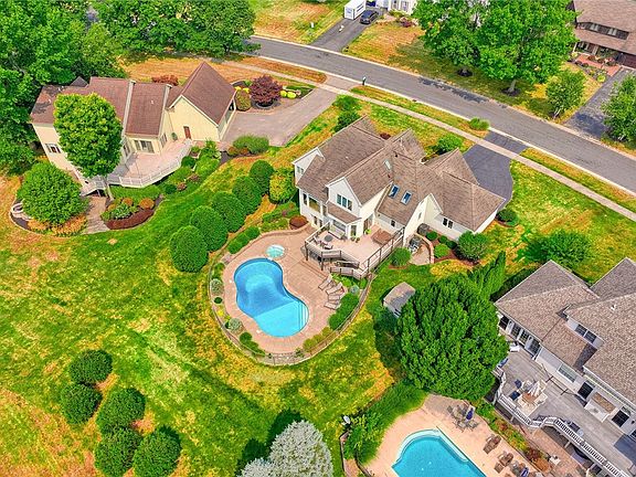 2nd image of 3442 Woodlands Cir
