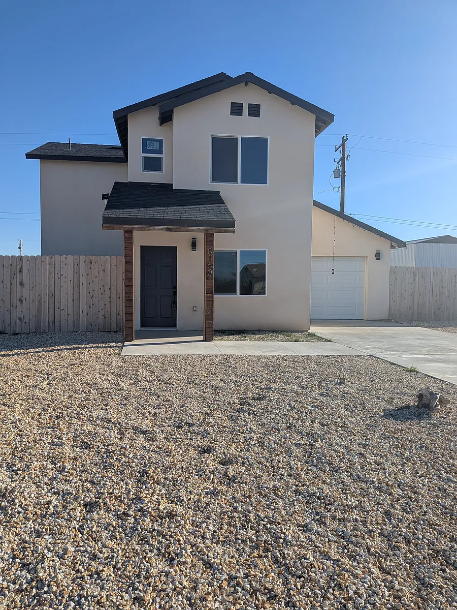 Building Photo - 8160 Oleander Ave
