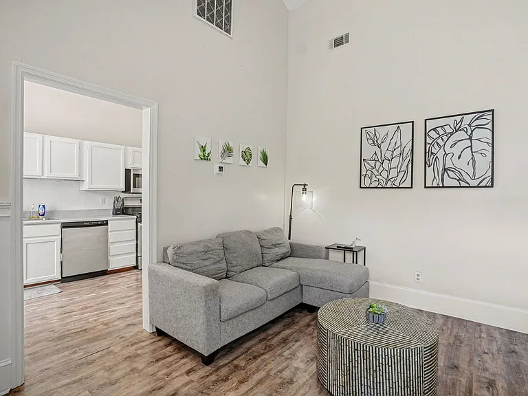 552 - 554 E Macon St — Photo 6