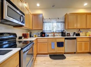 1054 Shafer Ln, Medford, OR 97501