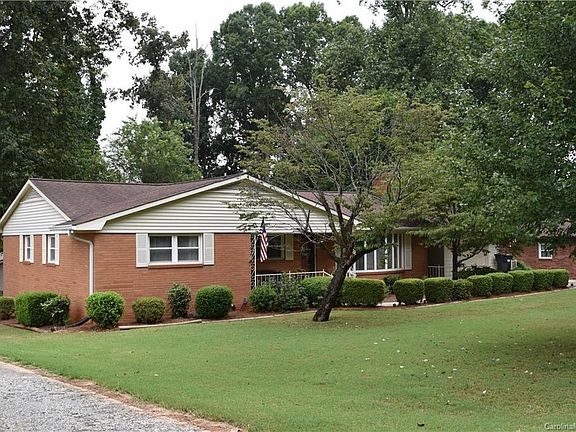 2nd image of 113 Rockwood Ln
