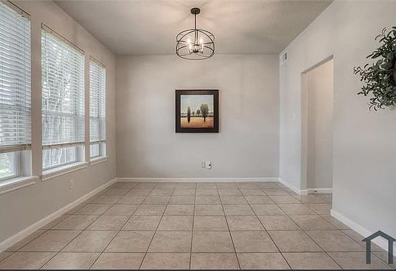 4th image of 984 Oak Falls Dr
