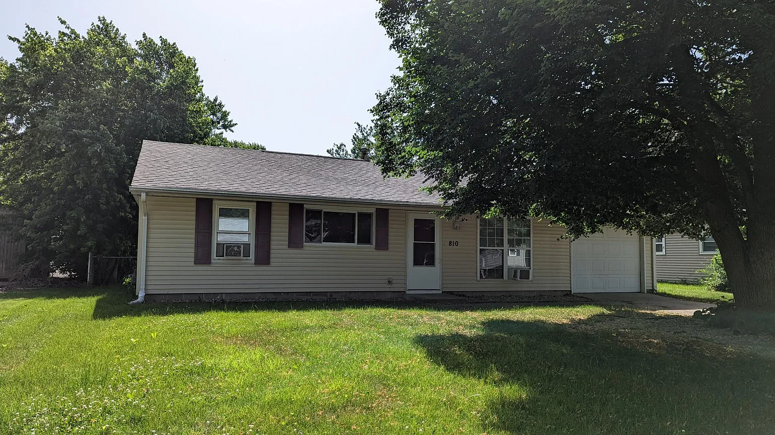 810 Maplepark Dr photo 1