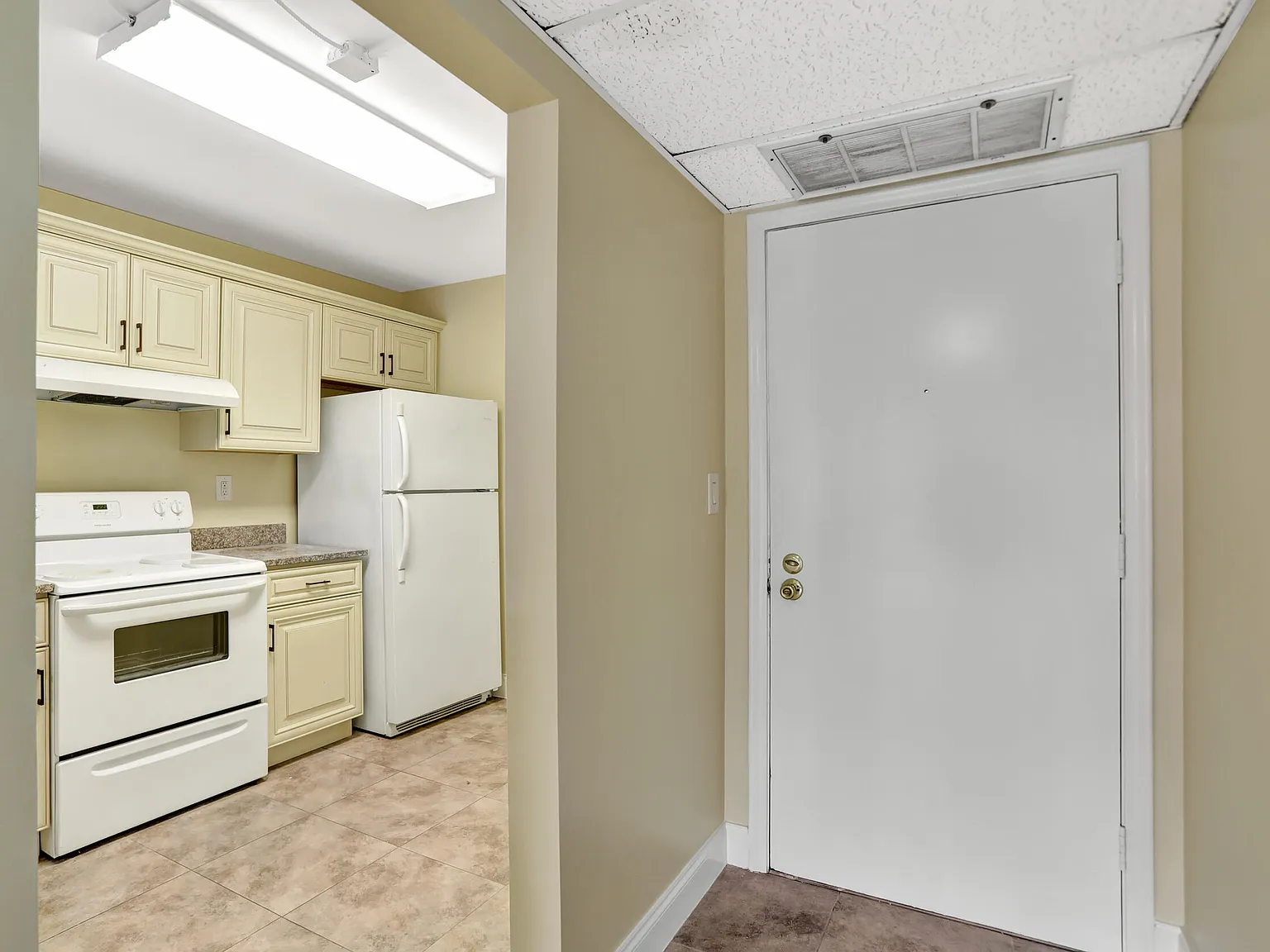 2 bed, 1.0 bath, 1010 sqft, $2,350 — Photo 2