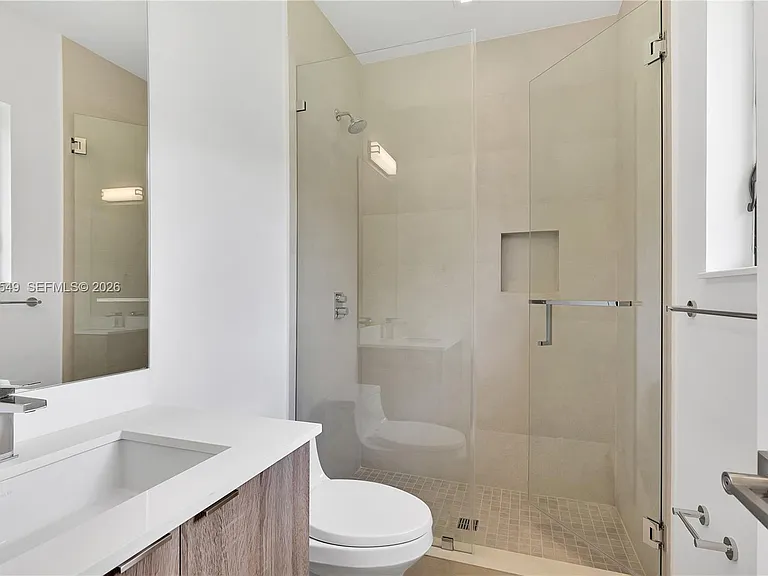 950 Bayamo Ave — Photo 34