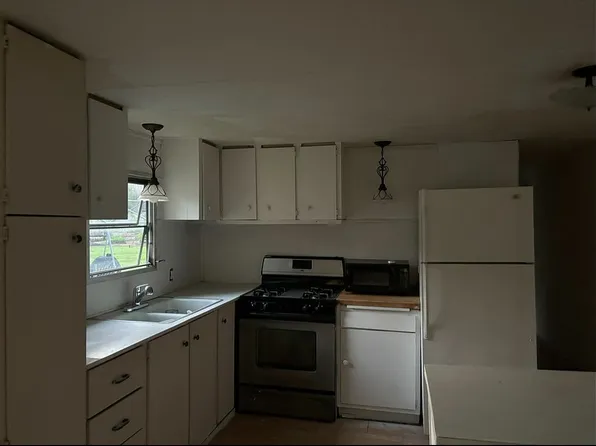 213 E Oak St, Saint Charles, MI 48655