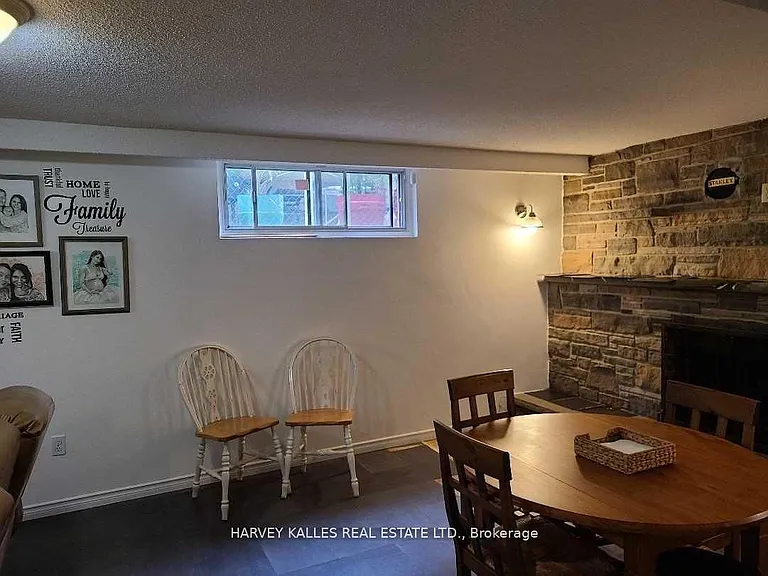 2379 Hensall St #LOWER — Photo 5