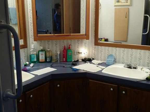 3rd image of 79 Woods Ln