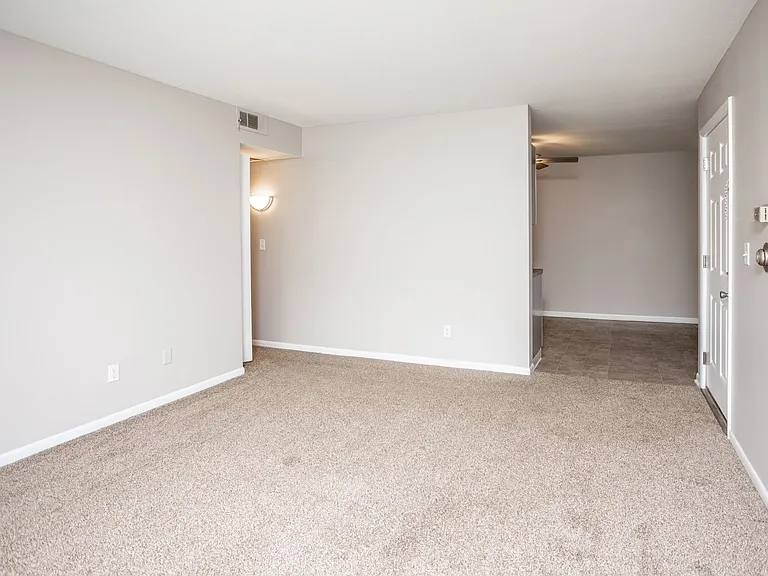 Windsor Chateau - Move in special- FREE GARGAE! — Photo 13