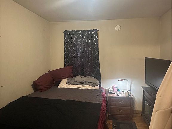 3rd image of 118 Schneider St