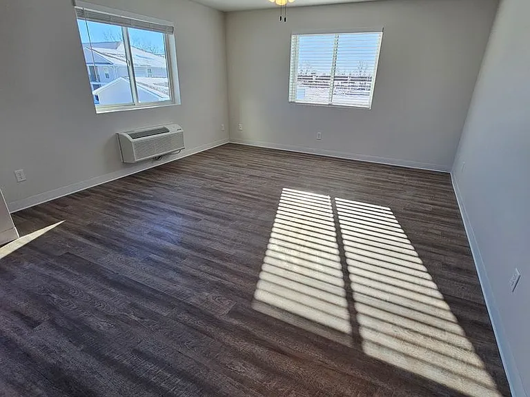 1100 W Marion St — Photo 22