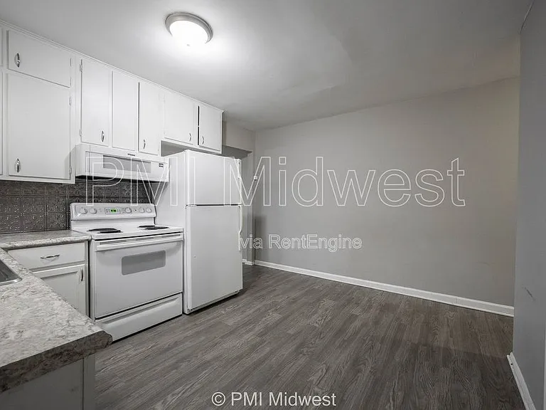 823 Iowa St — Photo 6