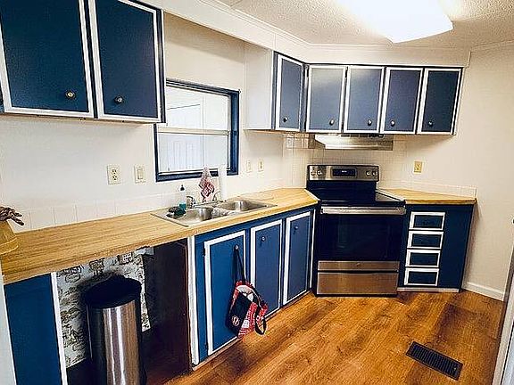 2nd image of 509 Hawkins Cir
