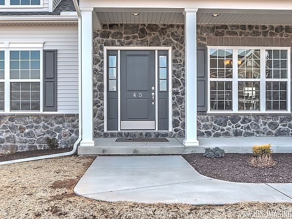 Delightful Front Porch Greet