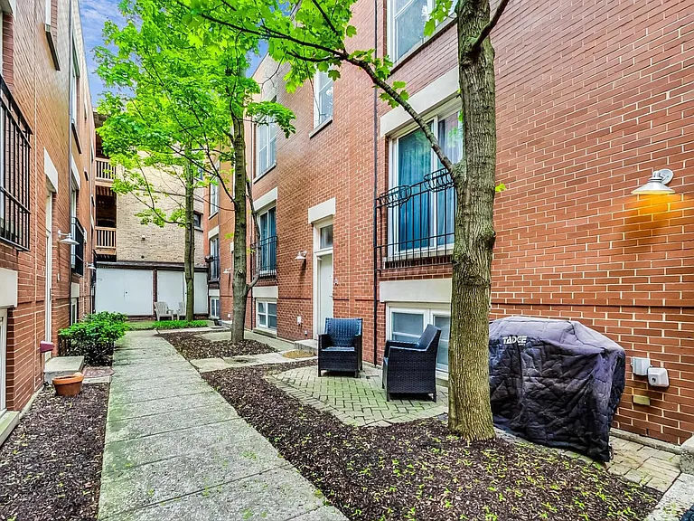 1449 W Lexington St #A — Photo 3