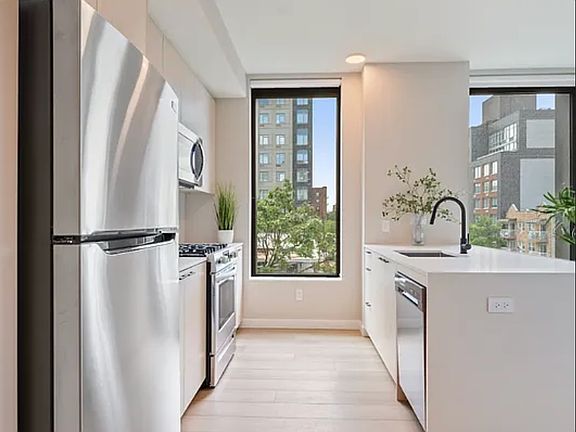 5th image of 15310 88th Ave #601