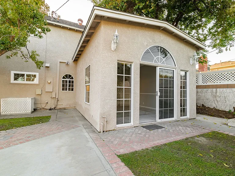 11902 Pine St — Photo 35