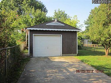2nd image of 917 W 17th St