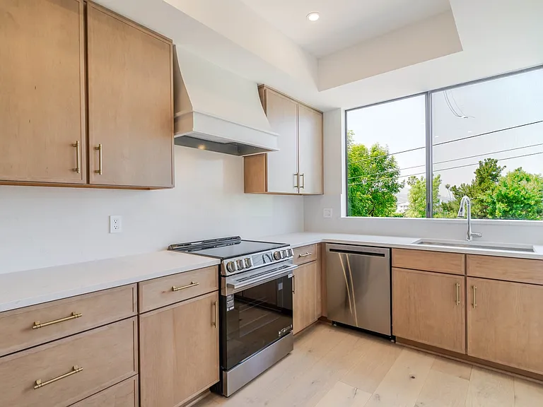 1305 N Columbus Ave #208 — Photo 13