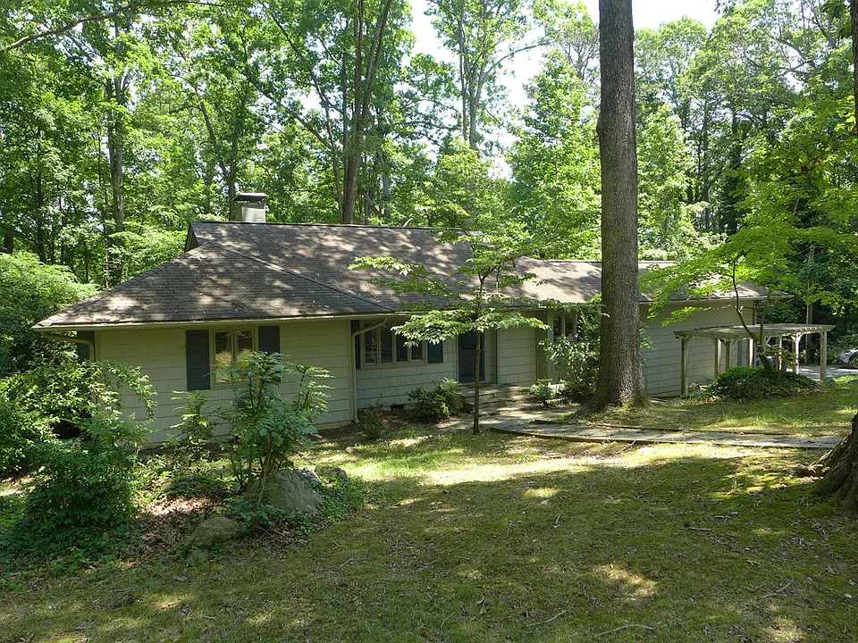 103 Ledge Ln