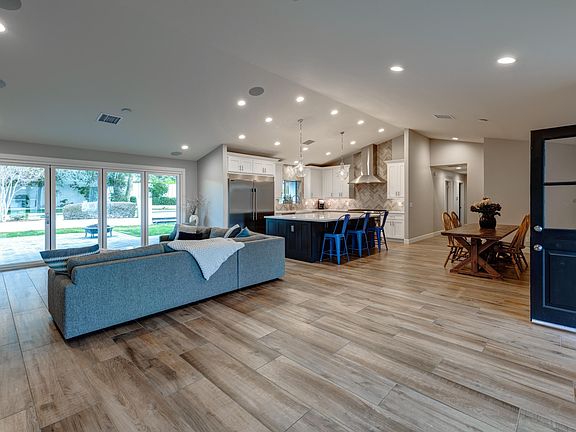 3rd image of 4502 E Calle Del Norte