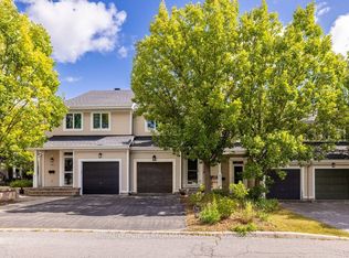 34 Steel St, Ottawa, ON K1J6R3