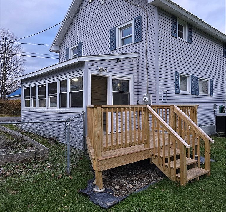 1st image of 124 Water St