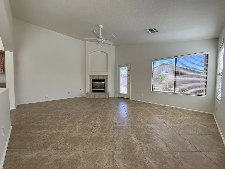 9587 W Seldon Ln — Photo 11