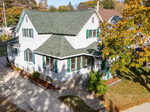 7216 St James STREET, Wauwatosa, WI 53213