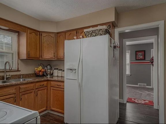 4th image of 2665 Shelburn Ave