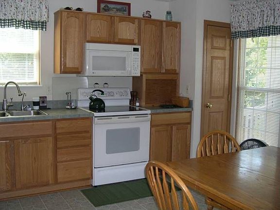 Kitchen & Eat in space