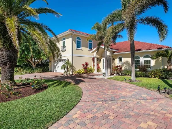 621 Foxworth Ln, Holmes Beach, FL 34217