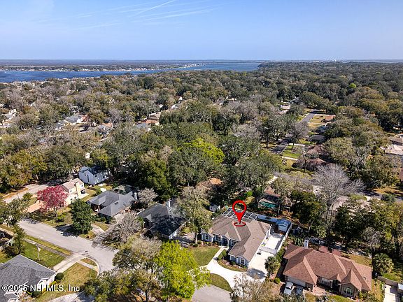 4th image of 4555 BEACON Drive W