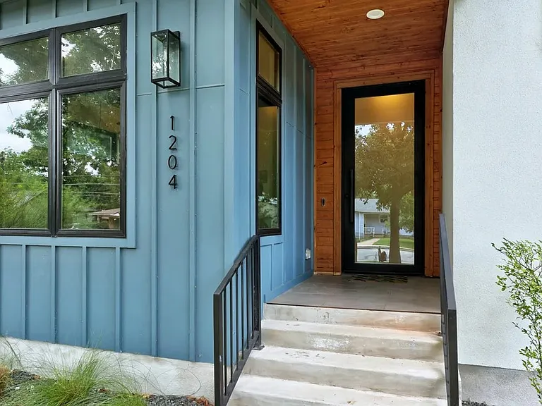 1204 Brentwood St — Photo 9