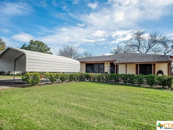 1316 Algee St, Port Lavaca, TX 77979