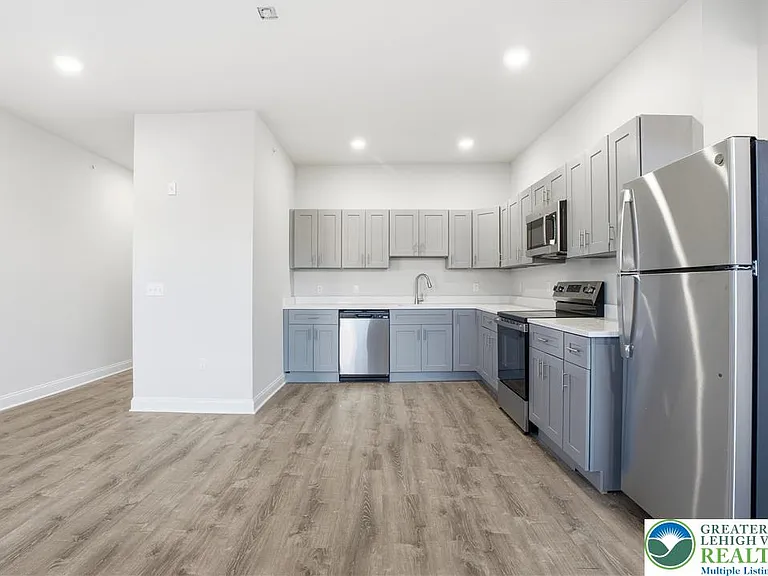 109 S Centre St #8 — Photo 8
