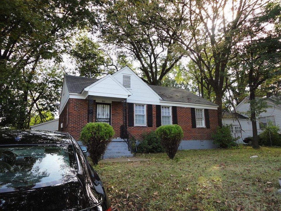 1st image of 702 W Brentwood Cir