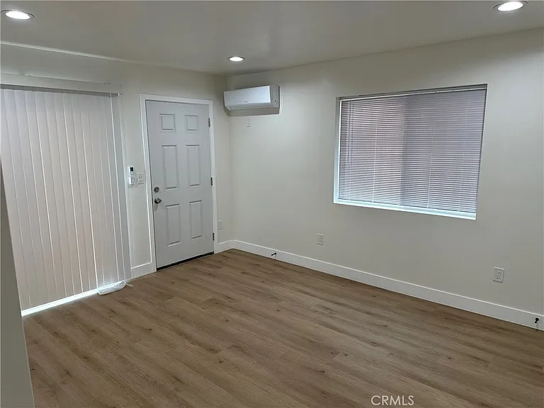 2161A Myrtle Ave — Photo 6