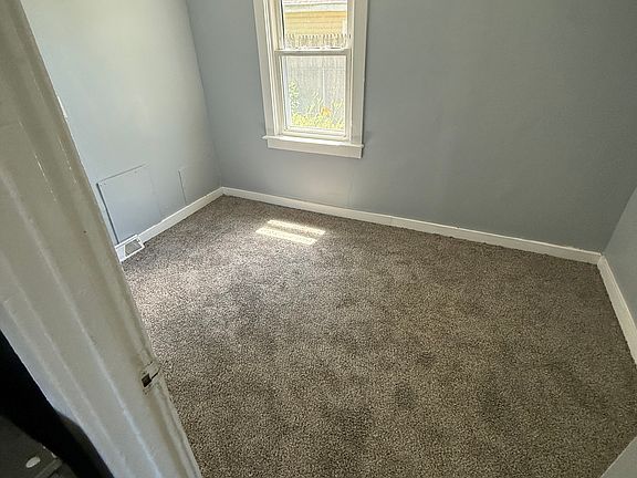 5th image of 532 E Bernhard Ave