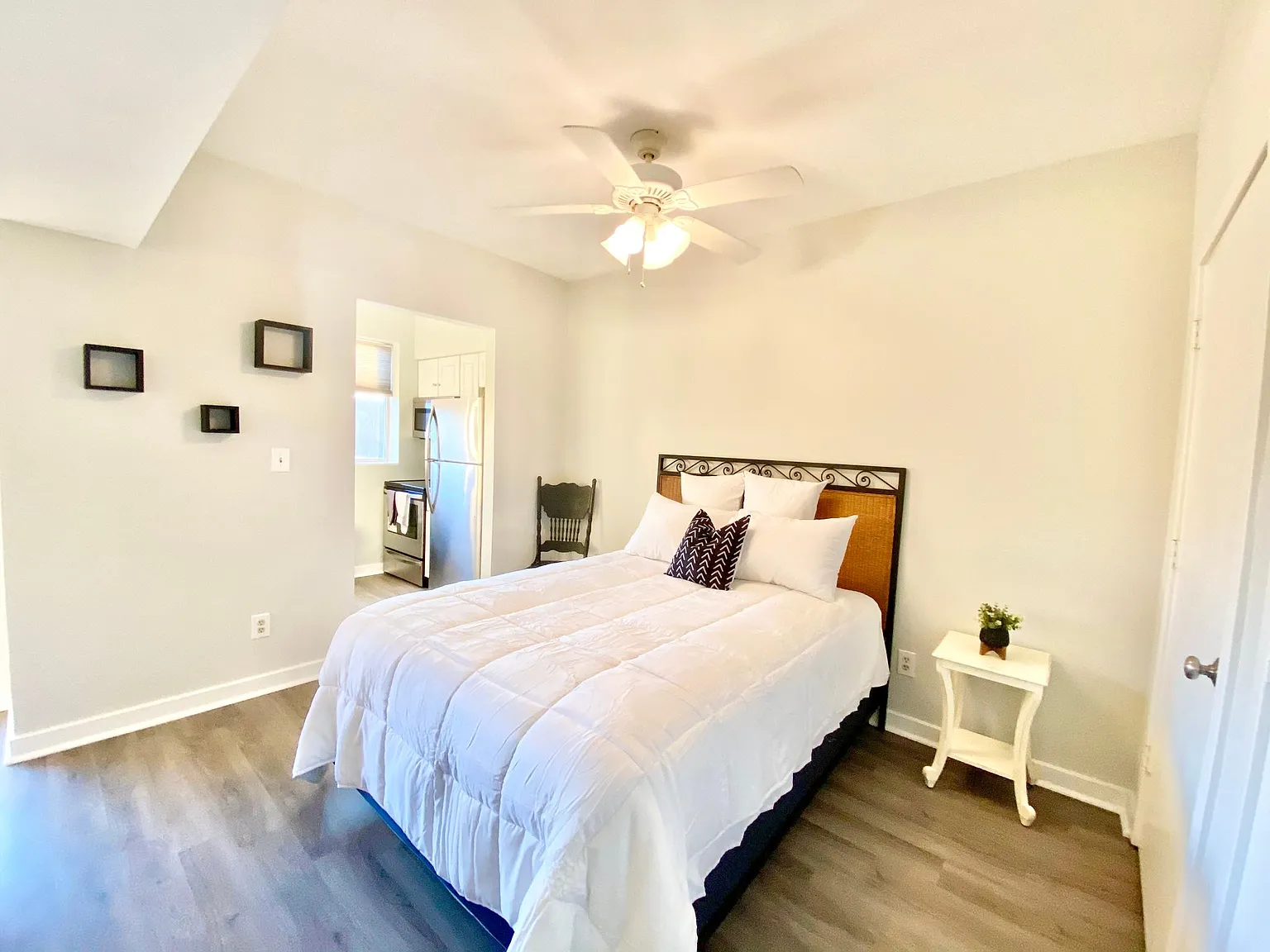 Studio, 490 sqft, $2,150 — Photo 4