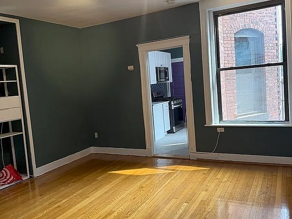 3rd image of 36 Orkney Rd APT 3