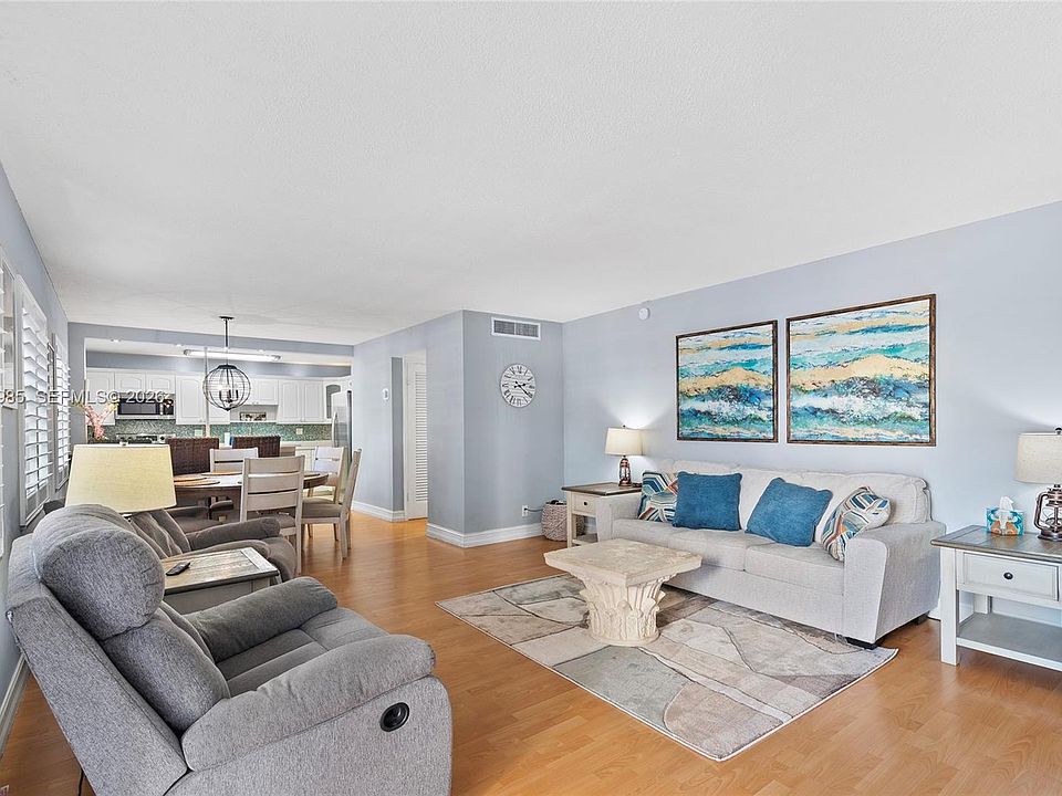 1st image of 2424 NE 9th St APT 207