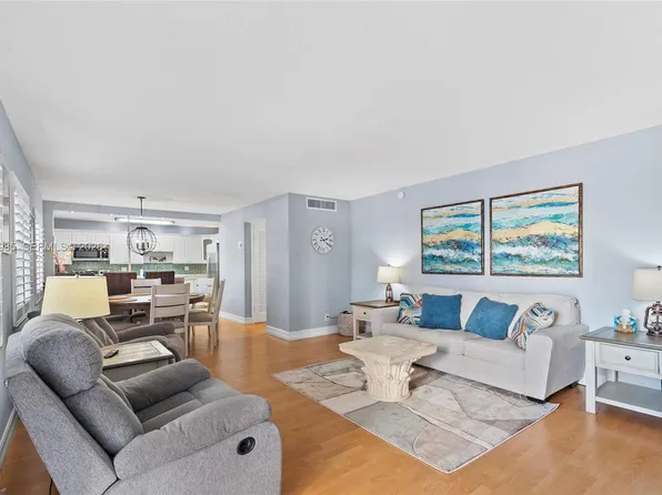 2424 NE 9th St APT 207, Fort Lauderdale, FL 33304